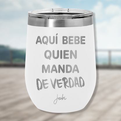 AQUÍ BEBE QUIEN MANDA DE VERDAD - VINERO TÉRMICO 12 OZ