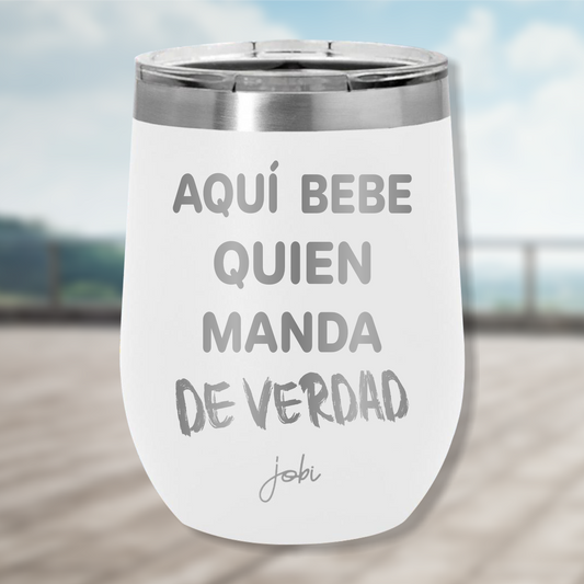 AQUÍ BEBE QUIEN MANDA DE VERDAD - VINERO TÉRMICO 12 OZ